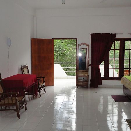 White Elephant Hotel Maskeliya Room photo