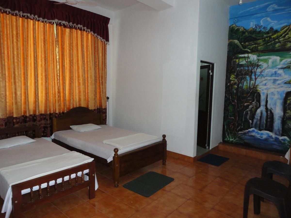 White Elephant Hotel Maskeliya Room photo